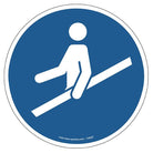 lot-2-pictogrammes-adhesifs-standard-utiliser-la-main-courante-o-50-mm-ep-010-mm