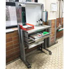 qualipost-650b-inox-l-1264-x-p-500-x-h-1700-mm-avec-plateau-et-pieds-en-inox