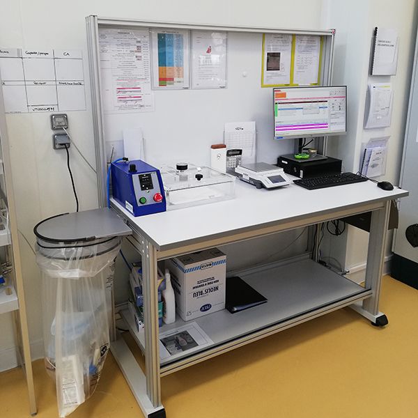 qualipostr-3000c-l-1992-x-p-1000-x-h-1800-mm-avec-plateau-stratifie-et-fond-tole-blanche-vernie